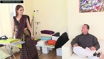 Bhabhi'S Sari Reveals And Exposes Her Big Ass For Anal Fucking