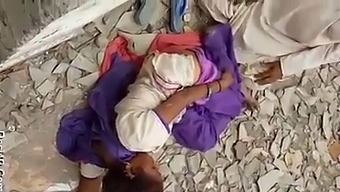 Hot Indian Babe Gets Down And Dirty