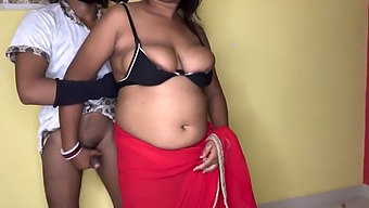 Kamvali Bay, Indian Curvy Woman
