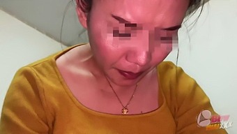 Housewife'S Big Ass Gets Fucked By Aunt