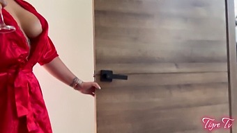 A Pizza Delivery Man Seduces And Has Sex With A Blonde Fedex Girl In Hd