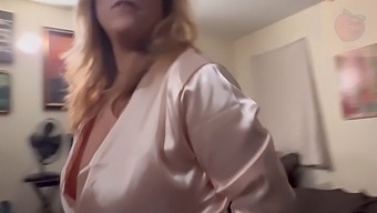 Mama Vitregă Vine Pe La Noi (Comandă La Comandă) - Classy & Gassy